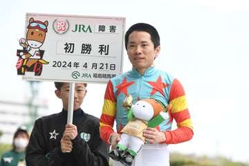 井上敏樹騎手がうれしい障害初勝利「ラストまで頑張ってくれました」