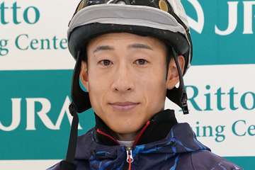 藤岡佑介騎手が美浦トレセンに来場　オメガギネスなど3頭に騎乗